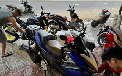 TYCO motor hỗ trợ làm nổ máy làm sạch thay nhớt phục hồi xe sau bão